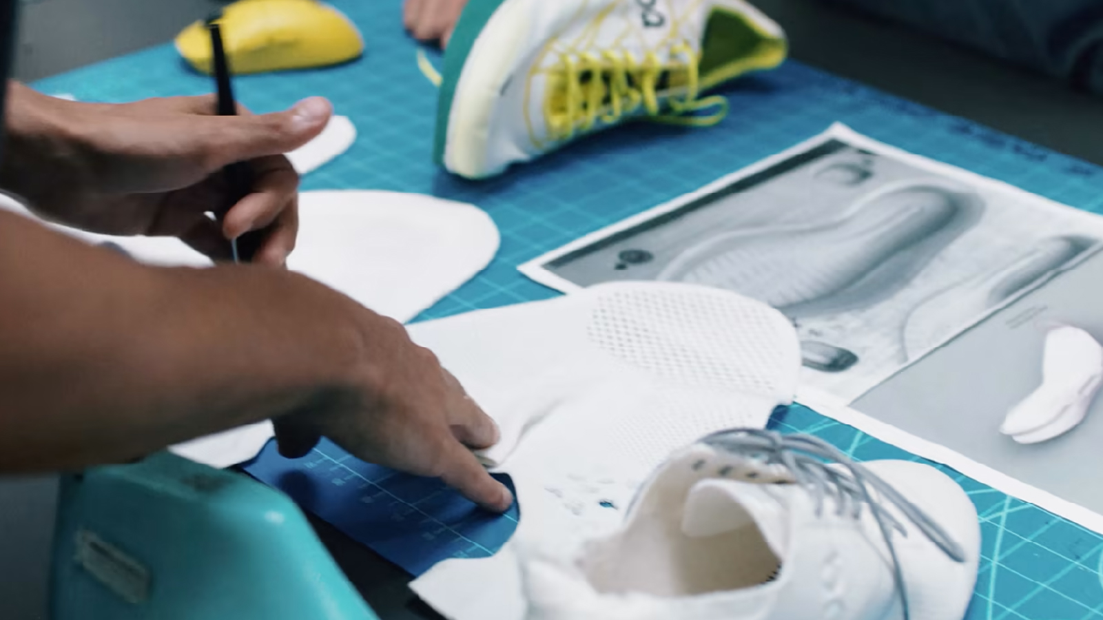 resources_customerStory_onRunning An image of someone designing a shoe